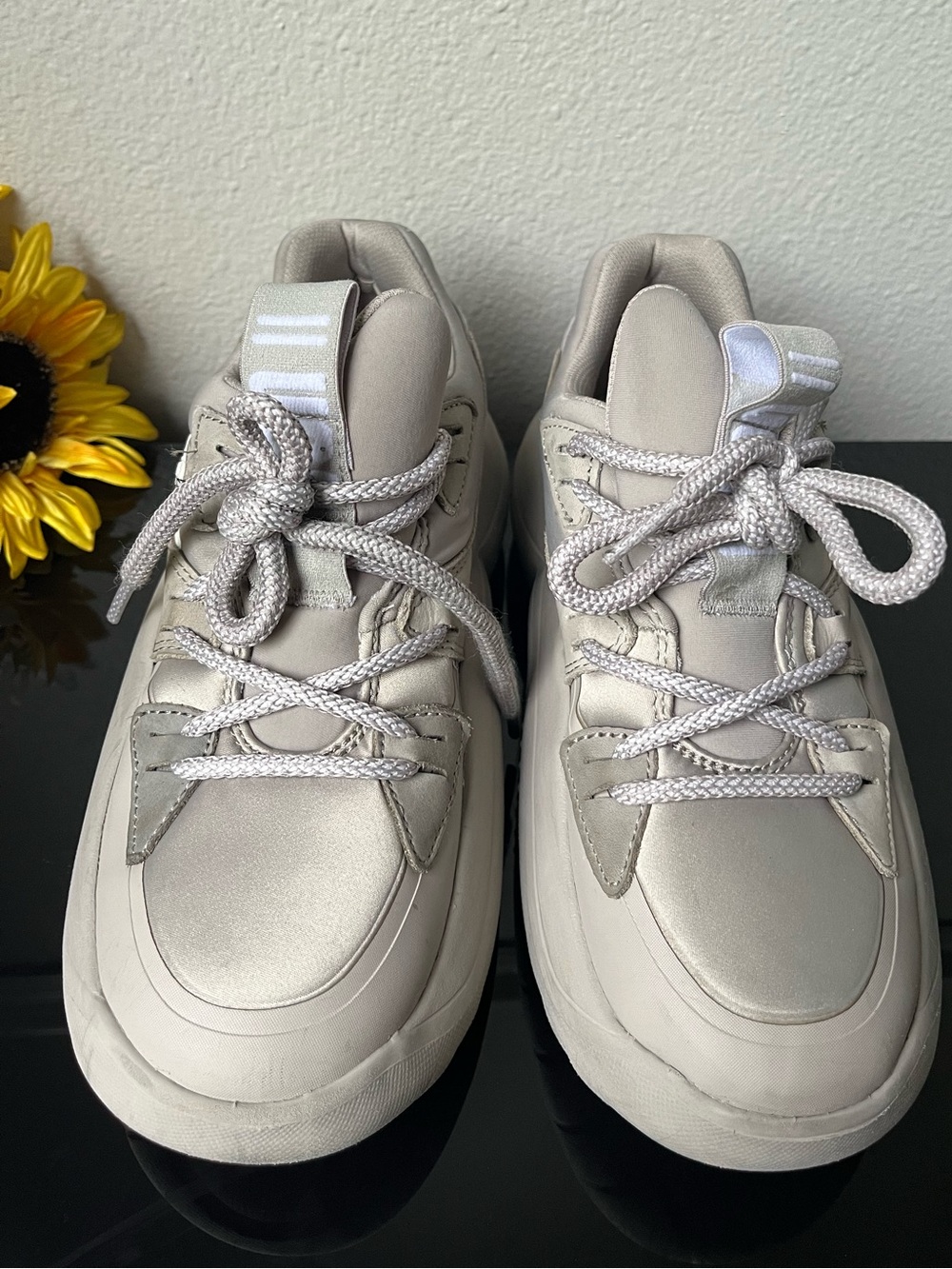 UGG LA Cloud Lace Platform Sneakers Goat Gray Size 6